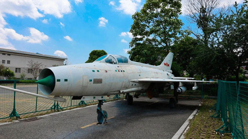 军事武器.jpg